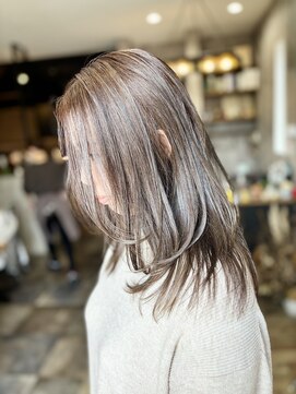 ウェリラバイハク(WeLila by haku) レイヤーカット/顔まわりカット/オリーブカラー/ショートカット