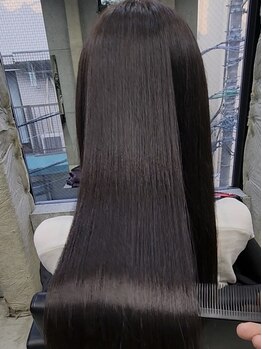 くせ毛・うねり髪のお悩みをカウンセリングで解決に導く！髪質改善で扱いやすい理想の美シルエットへ。