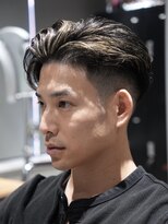 メッツ 原宿(METS)&nbsp;MEN'S/かき上げサイドパート×ハイライト/フェード