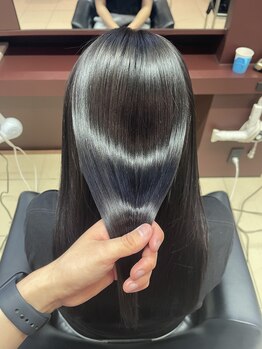 ヘアー ヴィス ア ヴィス(HAIR Vis a Vis)の写真/柔らかく自然な艶髪に☆髪のダメージが気になる方にオススメ！思わず触れたくなるような柔らかストレートへ