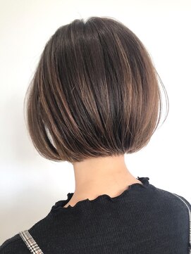 レム(LEM) 柔らかワンレングスボブ