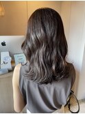 揺れ動く波巻きロブヘアスタイル