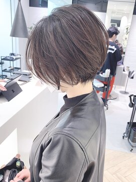 ステアケース 武蔵小杉店(stair:case) 大人黒髪センターパートハンサムショートボブ