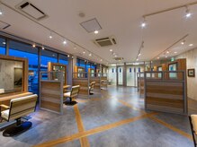 ウシワカマルエムティードット(USHIWAKAMARU MT.)の雰囲気（広々とした店内）