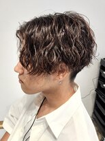 ニアウ 伊勢崎連取店(Niau)&nbsp;刈り上げセンターパート波巻きツイストスパイラルパーマメンズ