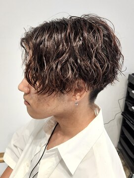 ニアウ 伊勢崎連取店(Niau) 刈り上げセンターパート波巻きツイストスパイラルパーマメンズ
