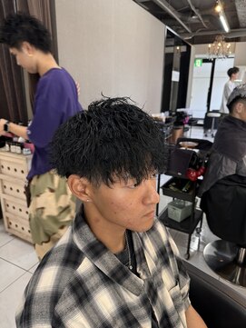 アイズ 海老名(AIZU) ツイストスパイラルパーマ　縦落ちパーマ　メンズカラー　波巻き