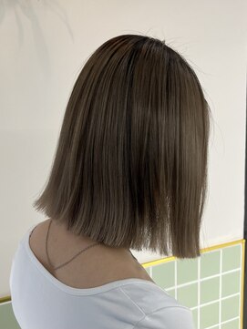 ナンバー アンフィール 渋谷(N° anfeel) 切りっぱなしボブ×グレージュ