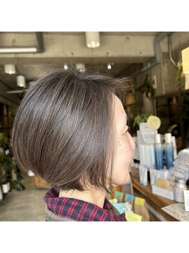 フォーエイチプラス(4H+) ショートボブ