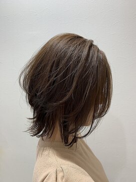 ラ ブーケ 大垣店(La Bouquet) 前下がりミディアムレイヤー