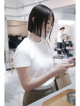 フェイヴィーズ(FavyS) バッサリあご下１cm切りっぱなしボブ