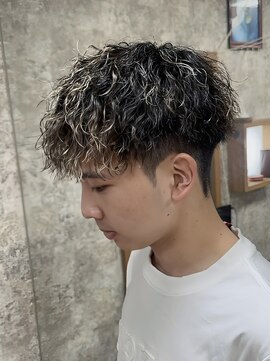 イエローコーン 金沢文庫店(YELLOW CORN) メンズハイライトパーマ/金メッシュパーマ/ツイストスパイラル