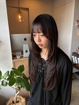 シー 岡崎(,SHE)&nbsp;韓国レイヤーロングアッシュブラック顔周りカットロングヘア