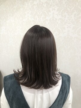 ビューティーサロン コマ(koma) ツヤ感◎外ハネミディアム×ダークヴァイオレットカラー