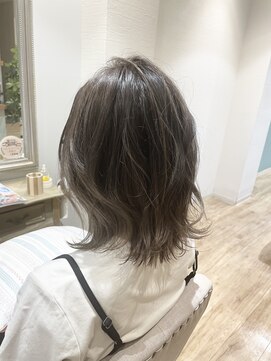 ヘアーアンドスパ フラップス(FLAPS) 外ハネミディアムグラデーション