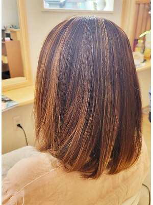 【魅力を最大限に引き出す】ベースのヘアカラーや肌の色味に合わせたパーソナルな似合わせカラーをご提案！