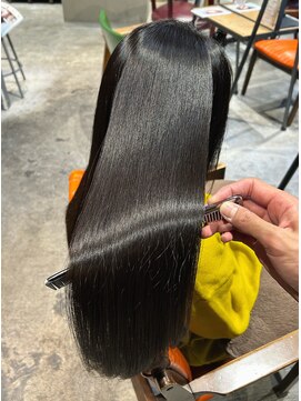 インス(ensue) 美髪20代30代透明感暗髪アッシュブルーグレージュ髪質改善カラー