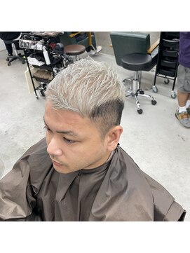 ラル(Lull) フェードカット×ホワイトカラー