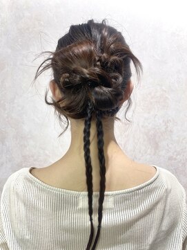 ノエ(Noe) 複雑カチモリヘア