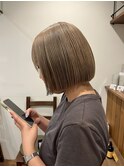 ベージュにボブ