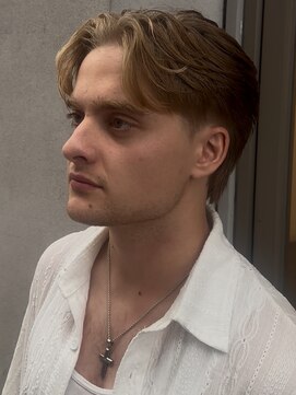 ビンゴ 高松店(BINGO) センターパート／テーパーフェード／ハイトーン