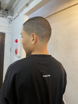 ビーバイエイトジェンツ(Bee by EIGHT GENTS) MEN’S HAIR/ブルーブラック/フェザーパーマ/心斎橋