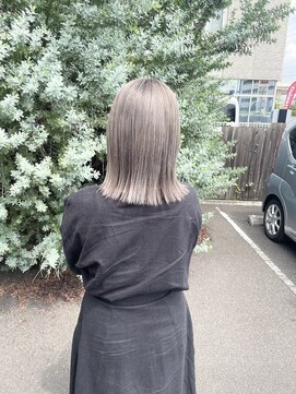 ニュウニュウ(NIU NIU) シルバーベージュ×切りっぱなし