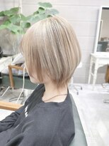 デイズ(days)&nbsp;ひし形ショート小顔階周りレイヤーベージュカラー