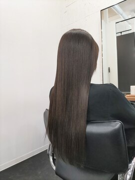 エスカーラ 町田(THE ESCALA) 斜めバング/グレージュカラー/シルキーベージュ［町田駅］