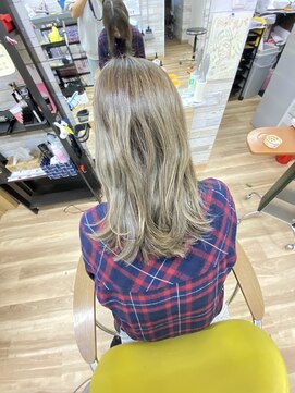 ラッコのおひるね 白髪ぼかしハイライト　オリーブベージュ