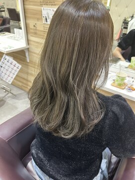 アヴァンス 江坂店(AVANCE.) オリーブグレージュ