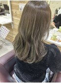 オリーブグレージュ