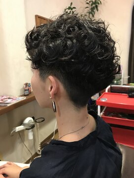 カカ(kaka) ツーブロック束感パーマ