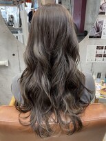 コージー(Kozy)&nbsp;アッシュグレージュ/透明感/くすみカラー/ハイレイヤーロング