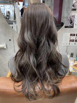 コージー(Kozy) アッシュグレージュ/透明感/くすみカラー/ハイレイヤーロング