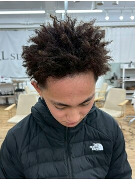 スパイキーアフロ20代30代40代メンズスタイル針金パーマ