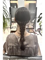 コティ(Kotii)&nbsp;結婚式二次会ヘアはタイトめアレンジで♪