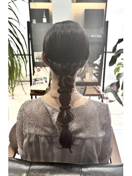 コティ(Kotii) 結婚式二次会ヘアはタイトめアレンジで♪