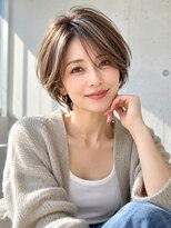 ノア 三宮店(NOA)&nbsp;【NOA】白髪ぼかしハイライト×大人小顔くびれショート