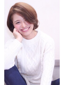 ヒューガルデン(Hoegaarden) 丸み×柔らかい透け感のとろみマーメイドアッシュハニーヘア