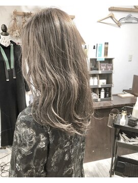 ヘアーアンドアトリエ マール(Hair&Atelier Marl) 【Marl】ハイライト入りアッシュベージュカラー☆