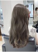 アッシュグレージュ×ナチュラルロング