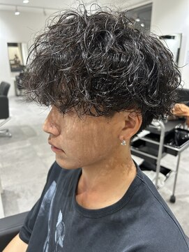 ヒュイル バイ ニアウ(Hwyl by Niau) メンズマッシュパーマツイストスパイラルパーマニュアンスパーマ