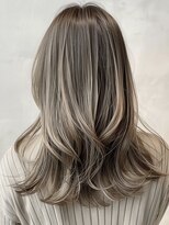 ネックス 表参道本店(nex)&nbsp;デザインカラーレイヤーカットウェットヘアオリーブベージュ白髪