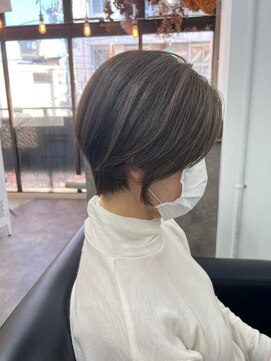 ゲイン(Gain) 丸みショートカット×白髪ぼかし/丸みショートボブ/ハイライト