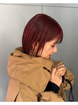 レア(Le’a) 切りっぱなしボブ×チェリーレッド