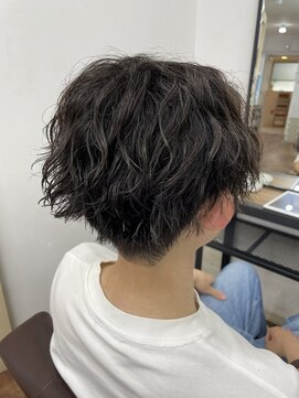 メルシー トータル ブランディング サロン(merci TOTAL BRANDING SALON) メンズ波打ちパーマ×センターパート