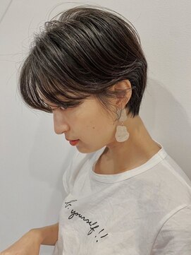 エイチ 天神橋(H) ホワイトグレージュチェリーブラウンショートカット前髪
