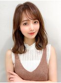 30代大人かわいい外ハネセミロング × ミルクティーベージュ