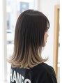 ヘアーデザイン ピニック(hair design P2C) 裾カラー。根元のリタッチを気にせずにカラーを楽しめます。